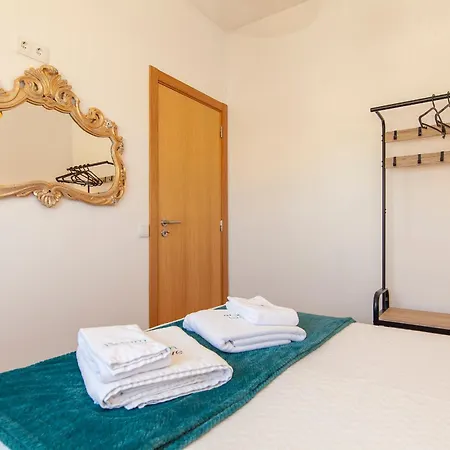 C01 - Trindade 3 Bed Flat In Appartement