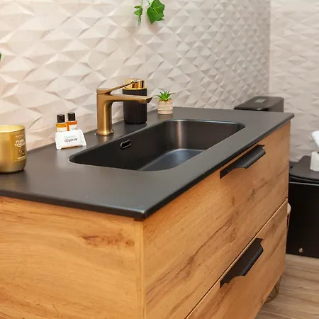 C01 - Trindade 3 Bed Flat In * Lagos