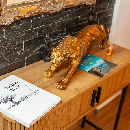 C01 - Trindade 3 Bed Flat In Appartement *