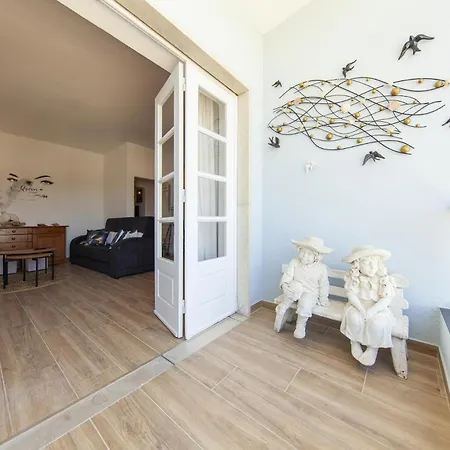 C01 - Trindade 3 Bed Flat In Lagos