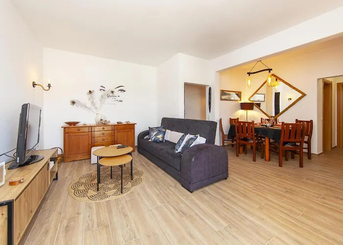 C01 - Trindade 3 Bed Flat In * Lagos