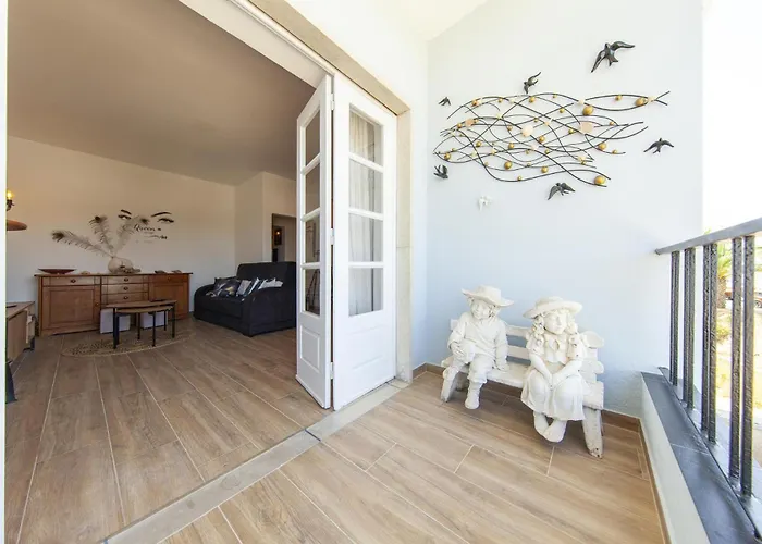 C01 - Trindade 3 Bed Flat In Lagos