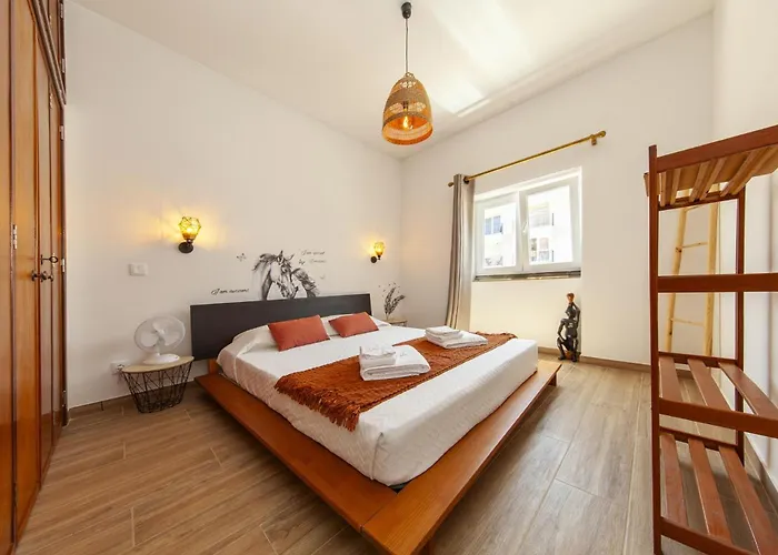 C01 - Trindade 3 Bed Flat In Lägenhet Lagos