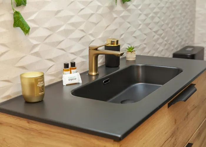 C01 - Trindade 3 Bed Flat In * Lagos