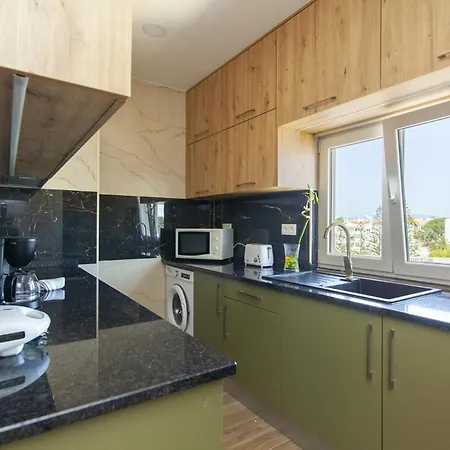 C01 - Trindade 3 Bed Flat In Διαμέρισμα *